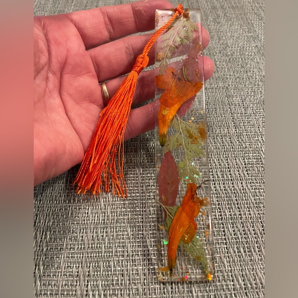 #97 Medium Size Floral Bookmark - Picture 12 of 17